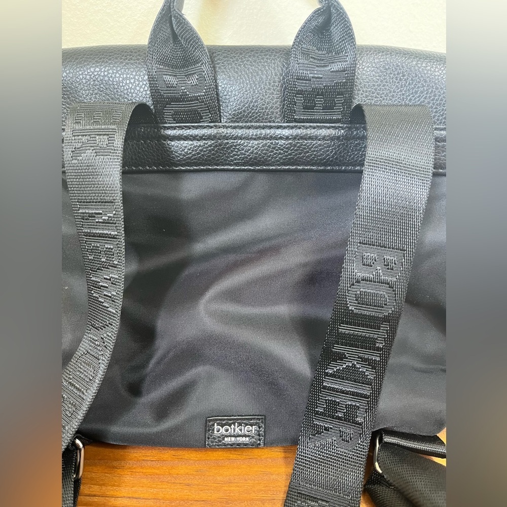 Botkier New york Mini trigger Backpack black pockets nylon straps - Picture 4 of 7